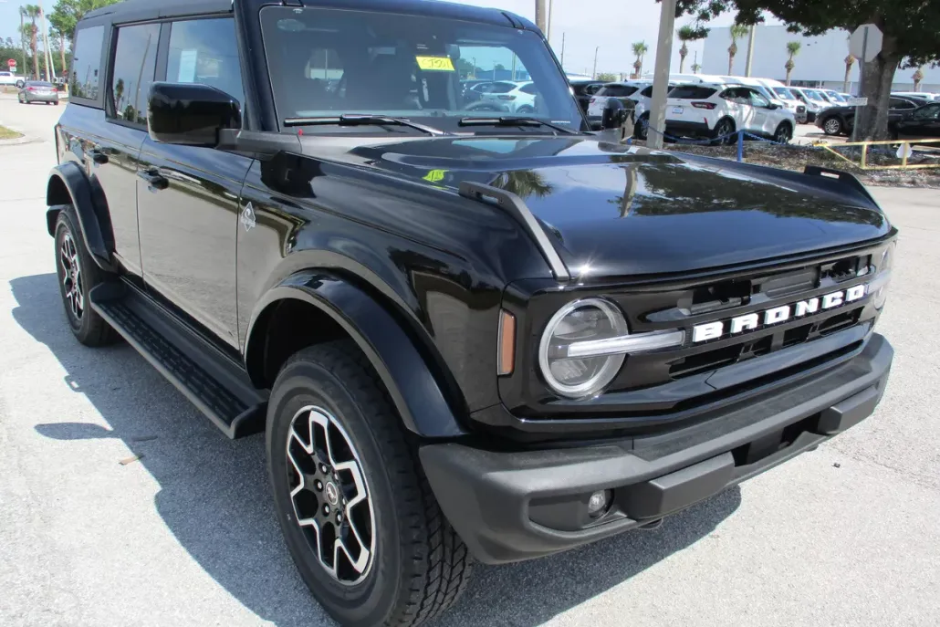 2025 Ford Bronco Outer Banks photo 1