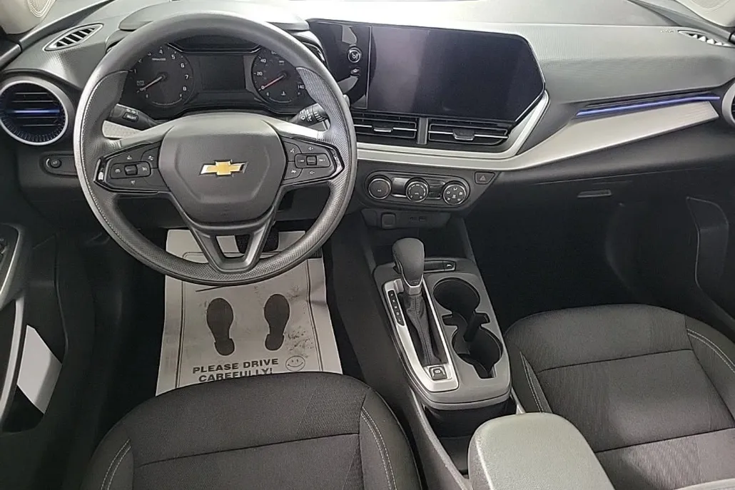 2025 Chevrolet Trax LS photo 1