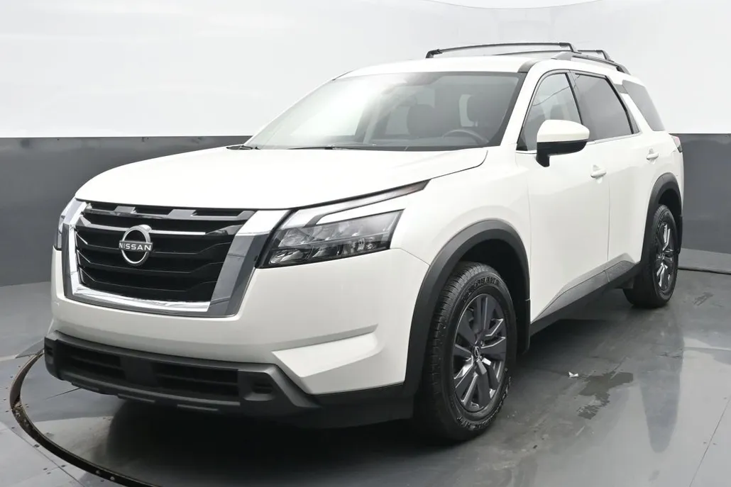 2023 Nissan Pathfinder SV photo 1
