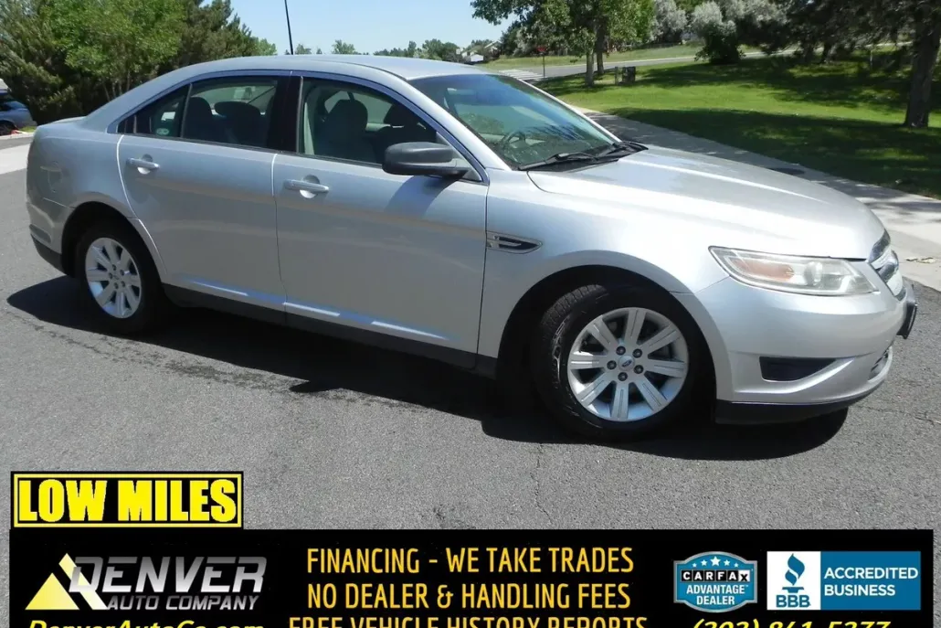 2010 Ford Taurus SE photo 1