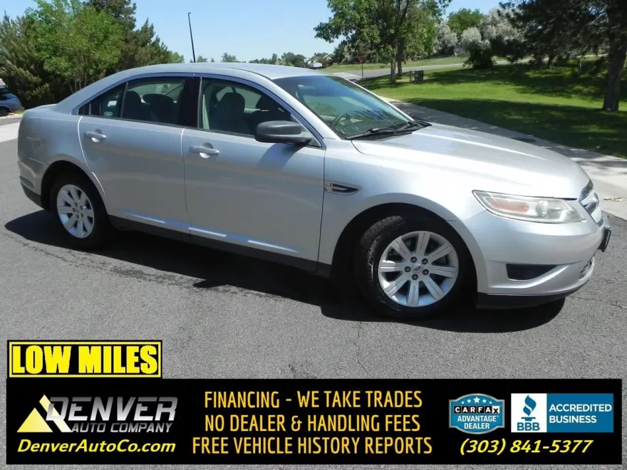 2010 Ford Taurus SE photo 1