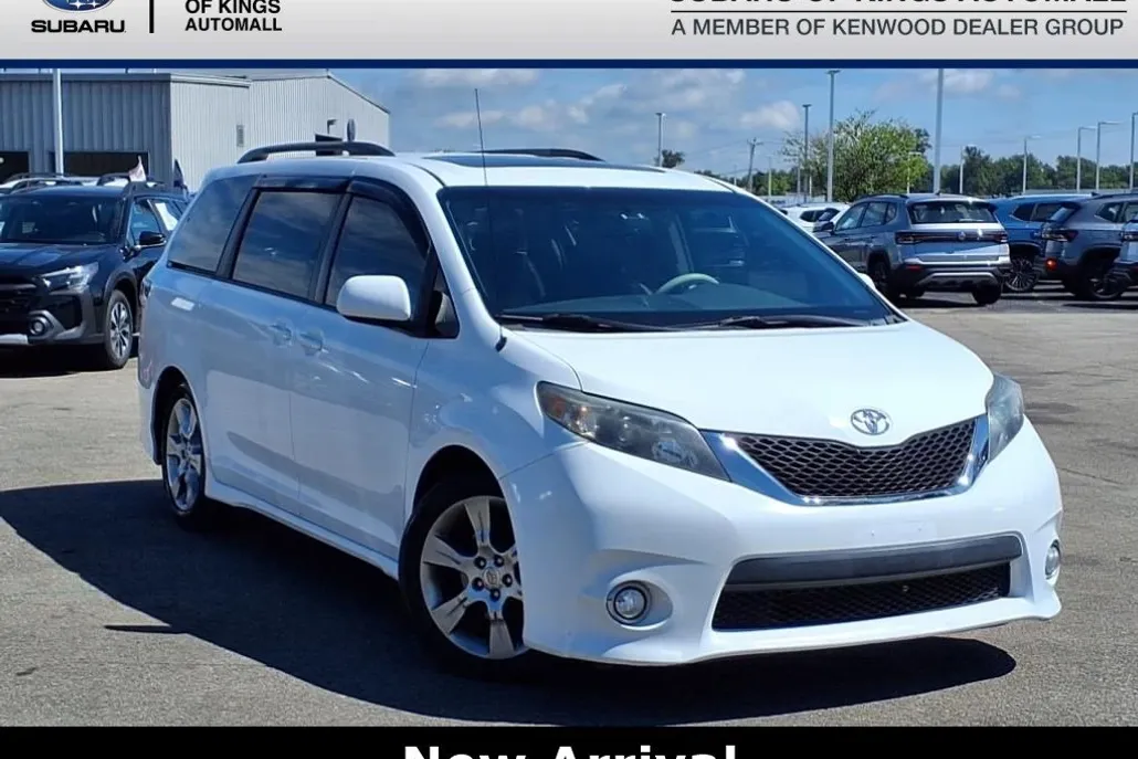 2012 Toyota Sienna photo 1