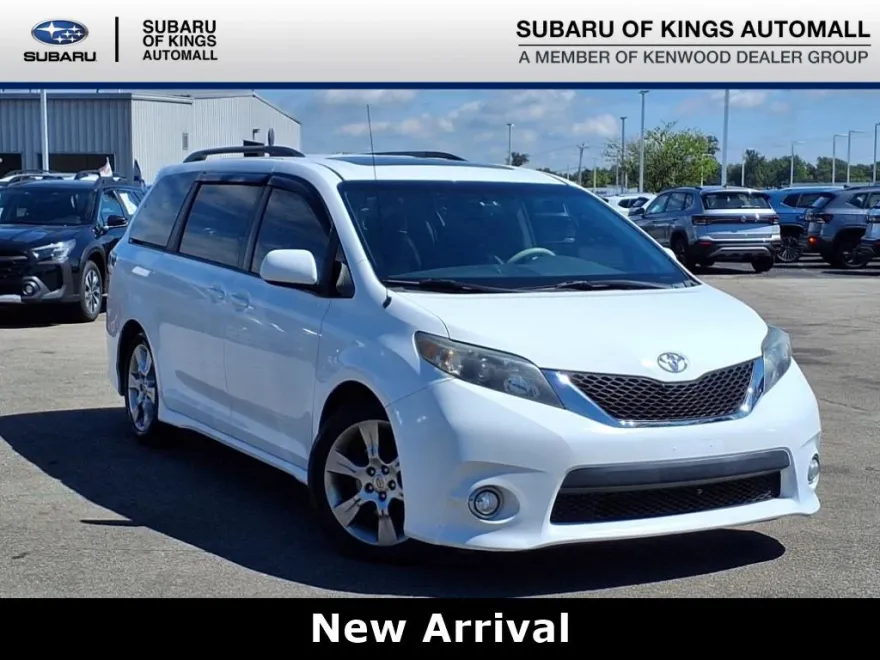 2012 Toyota Sienna photo 1