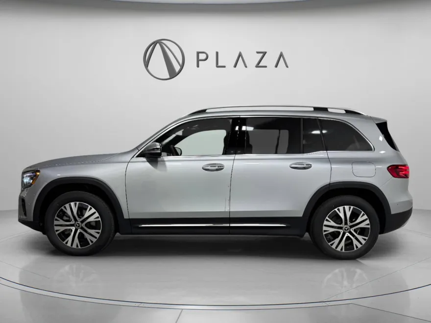 2026 Mercedes Benz GLB 250 4MATIC photo 1