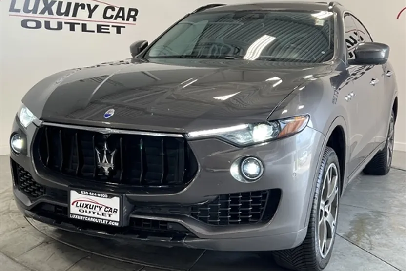 2017 Maserati Levante Base photo 1