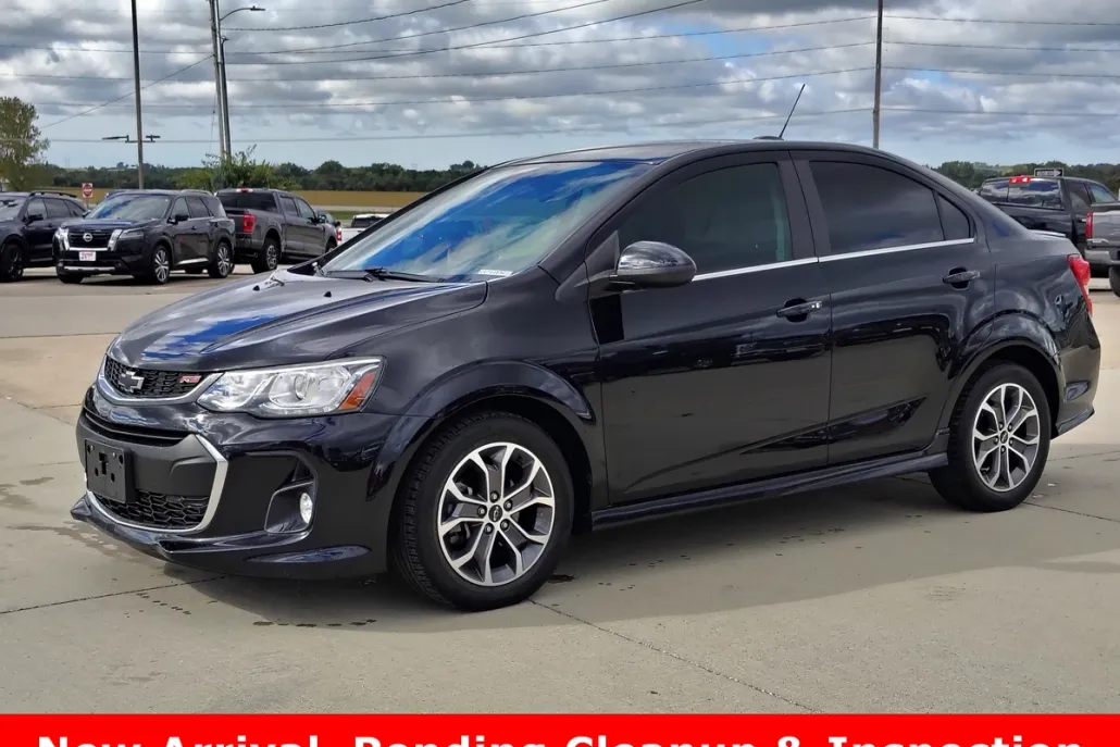 2019 Chevrolet Sonic LT photo 1