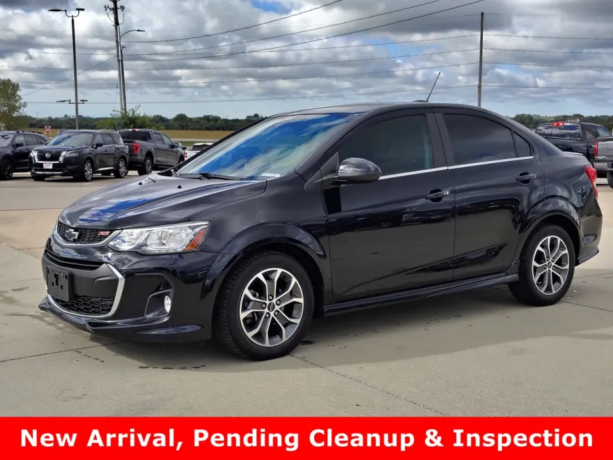 2019 Chevrolet Sonic LT photo 1