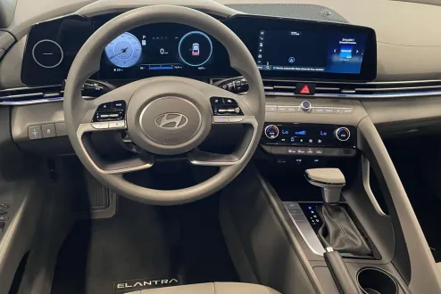 2024 Hyundai Elantra SEL photo 2