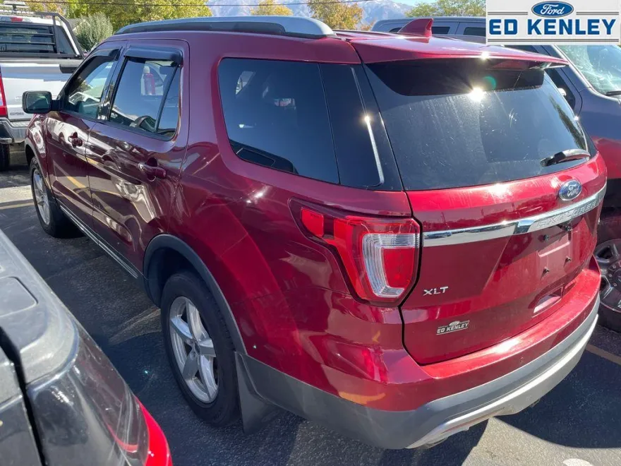 2016 Ford Explorer XLT photo 1