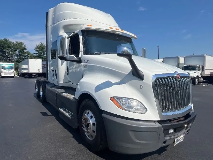 2019 International LT625 LT photo 1