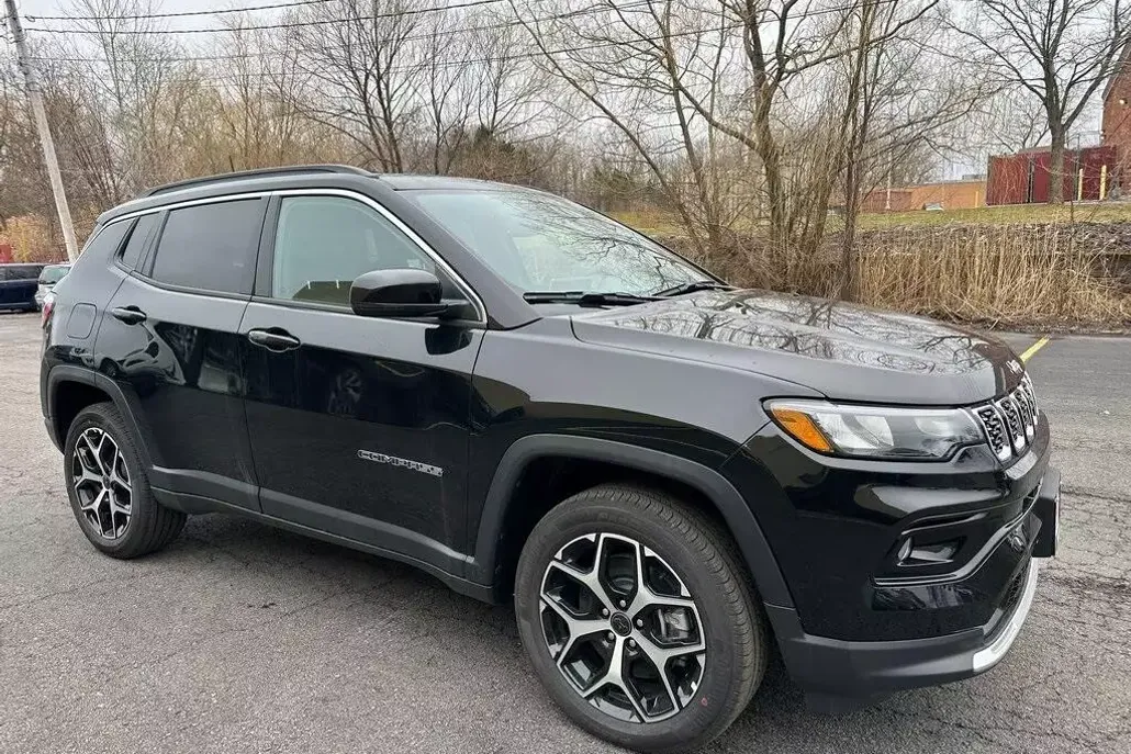 2025 Jeep Compass Limited photo 1