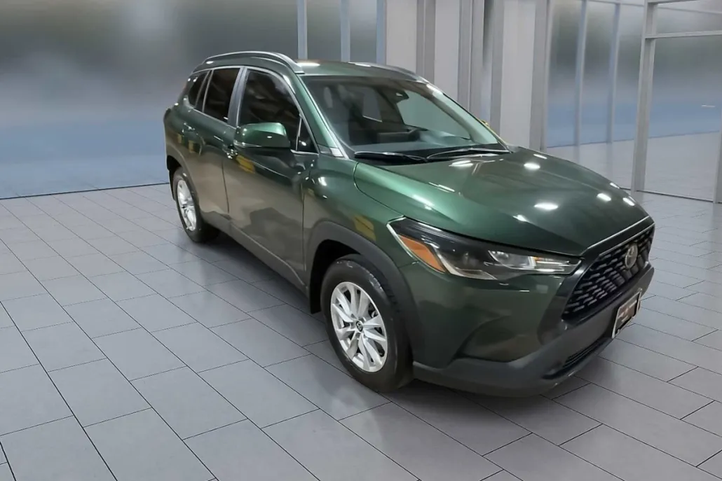 2022 Toyota Corolla Cross LE photo 1