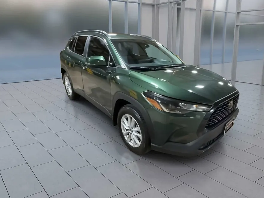 2022 Toyota Corolla Cross LE photo 1