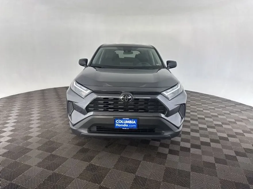 2024 Toyota RAV4 LE photo 1