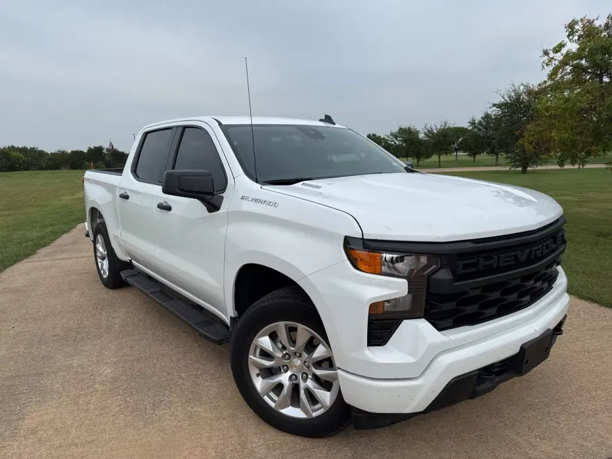 2024 Chevrolet Silverado 1500 Custom photo 1