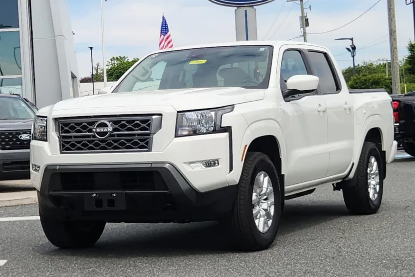 2024 Nissan Frontier SV Crew Cab photo 1