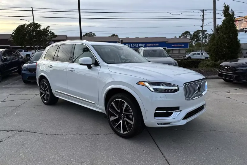 2025 Volvo XC90 Plus photo 1
