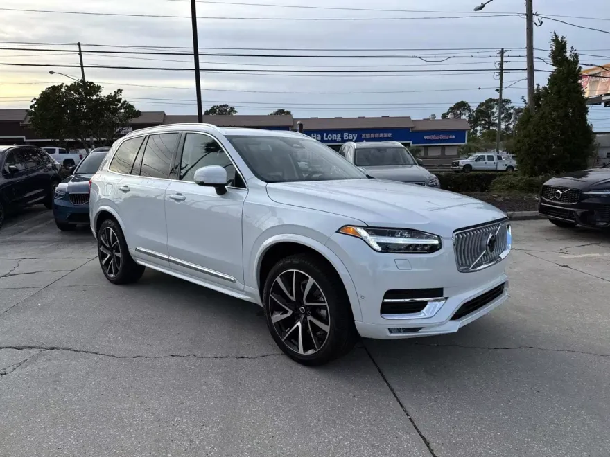 2025 Volvo XC90 Plus photo 1