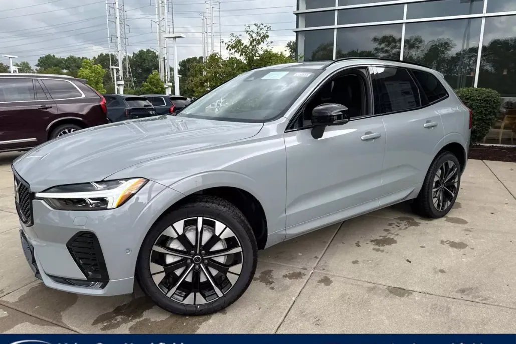 2026 Volvo XC60 B5 Plus photo 1