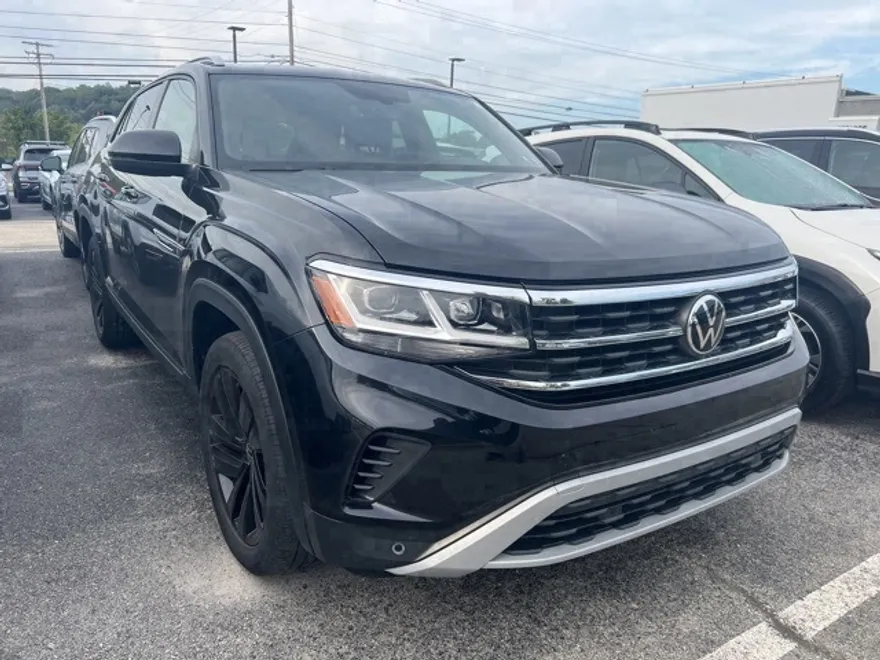2022 Volkswagen Atlas Cross Sport V6 SE Technology photo 1