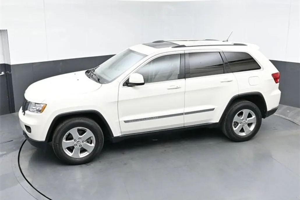 2012 Jeep Grand Cherokee Laredo photo 1