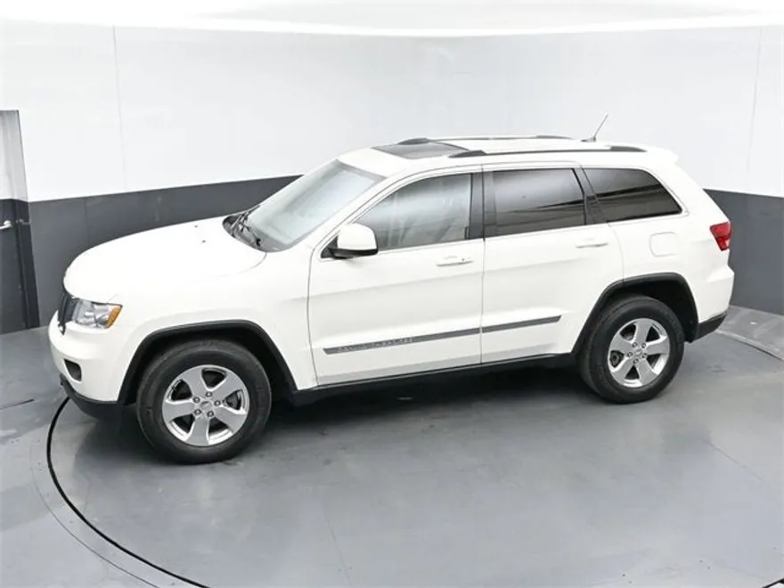 2012 Jeep Grand Cherokee Laredo photo 1