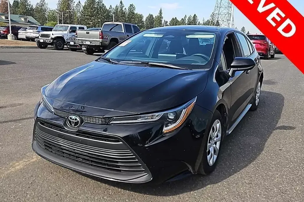 2024 Toyota Corolla LE photo 1