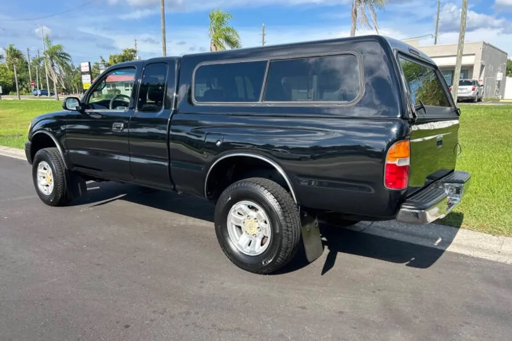 2000 Toyota Tacoma PreRunner V6 photo 1