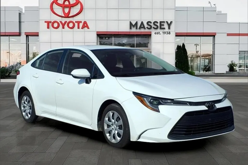2023 Toyota Corolla LE photo 1