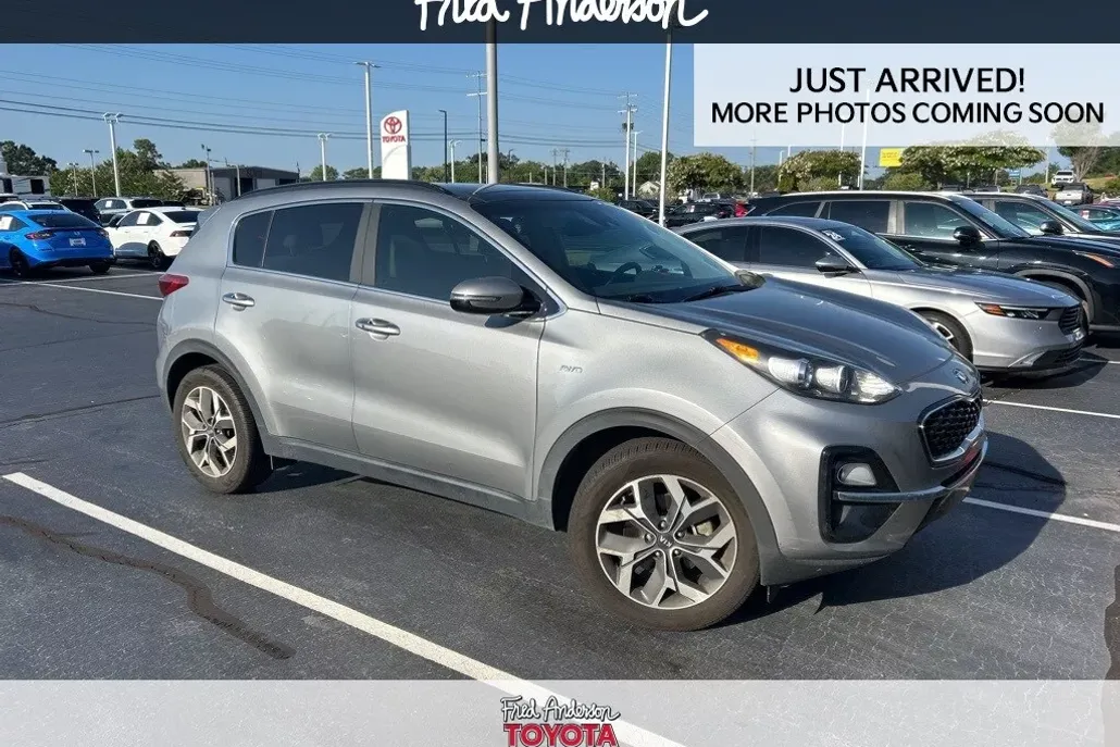 2022 Kia Sportage EX photo 1