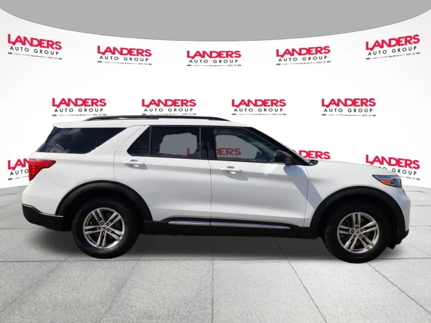 2023 Ford Explorer XLT photo 1