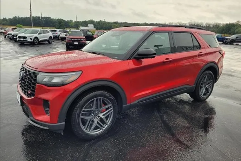 2025 Ford Explorer ST photo 1
