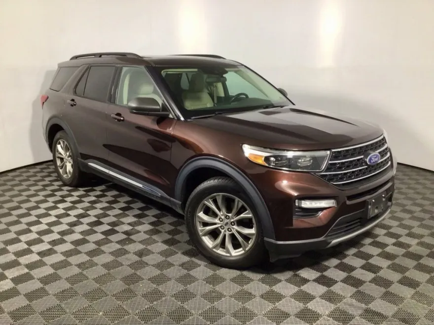 2020 Ford Explorer XLT photo 1