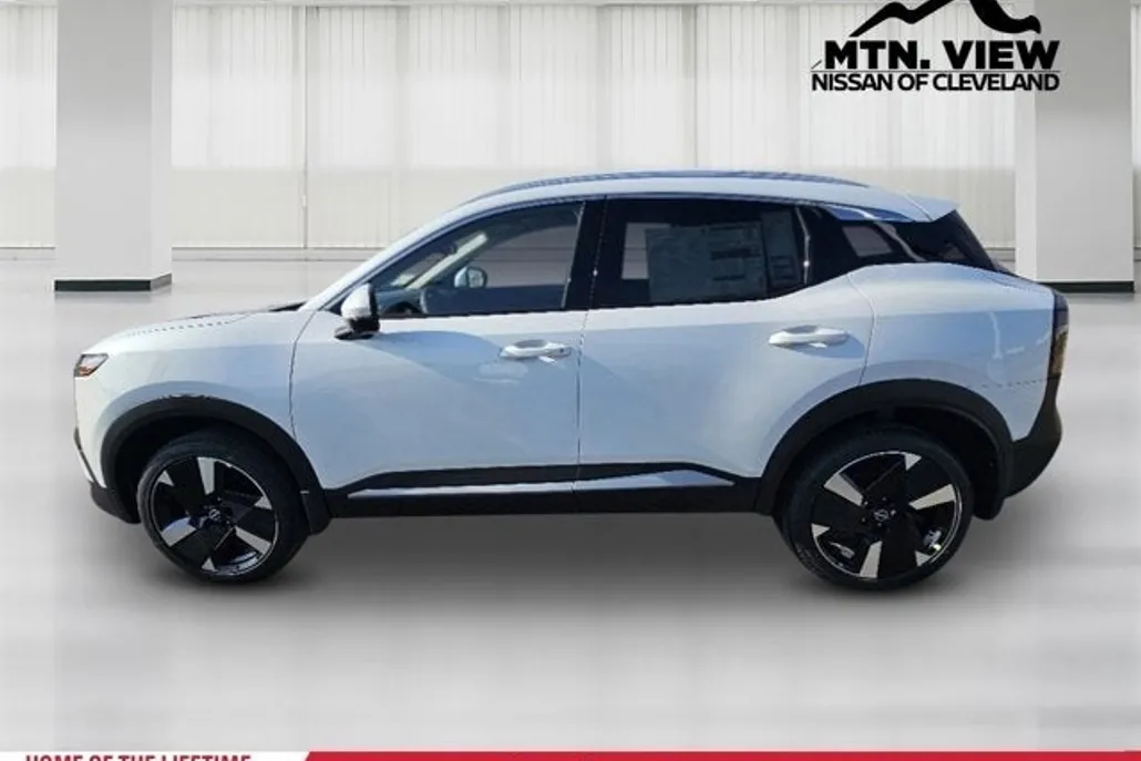 2025 Nissan Kicks SR photo 1