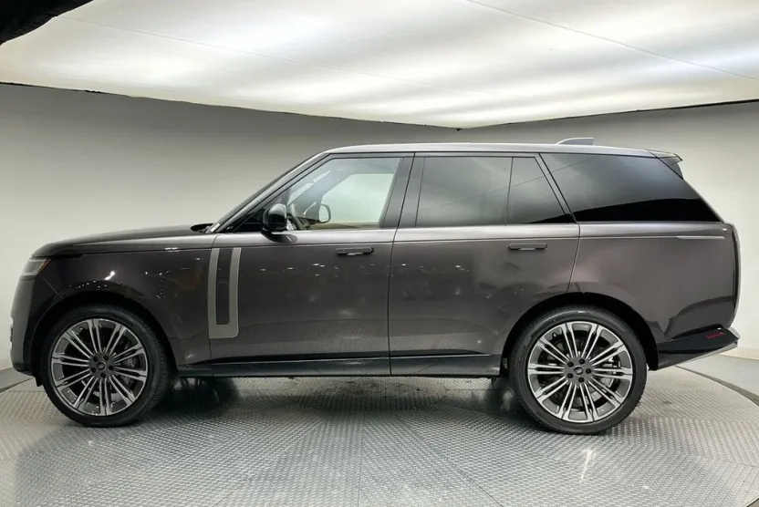 2025 Land Rover Range Rover SE photo 1