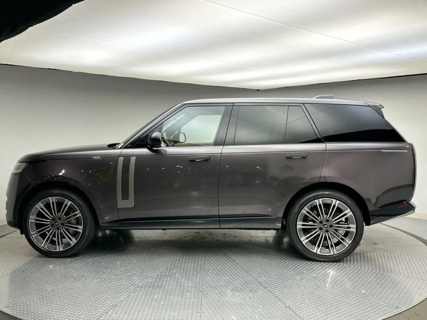2025 Land Rover Range Rover SE photo 1