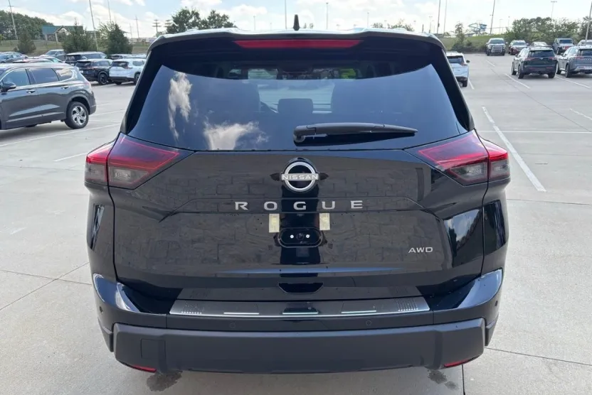 2026 Nissan Rogue SV AWD photo 1