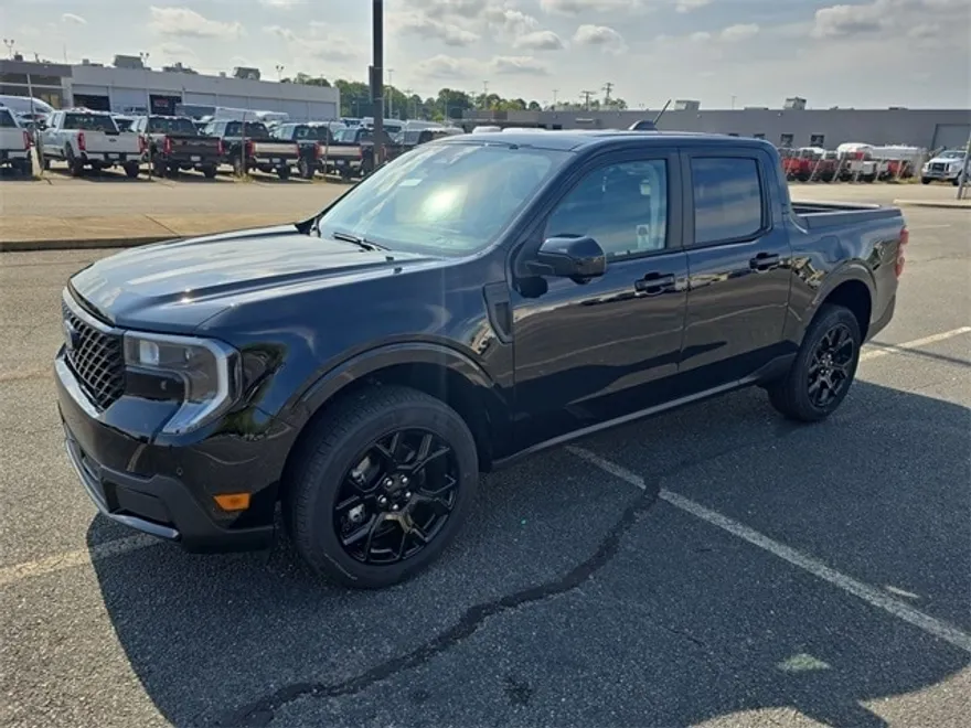 2025 Ford Maverick Lariat photo 1