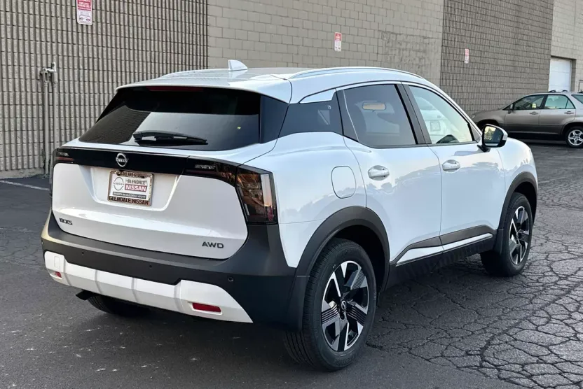 2025 Nissan Kicks SV photo 1