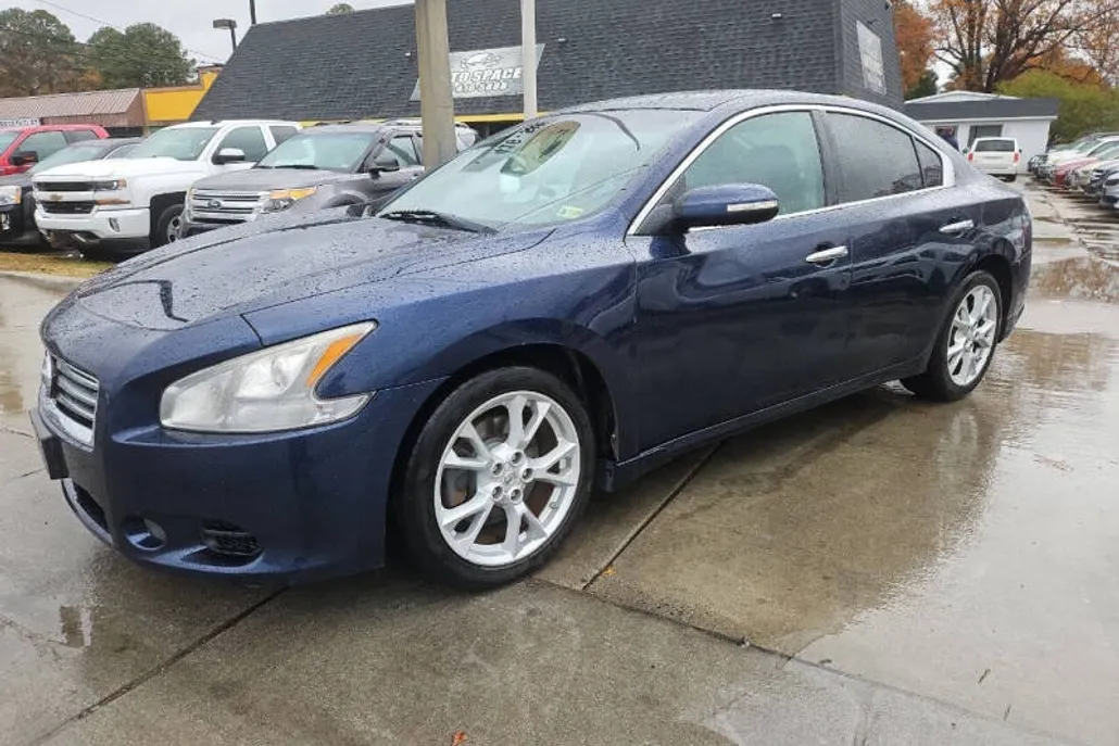 2014 Nissan Maxima SV photo 1