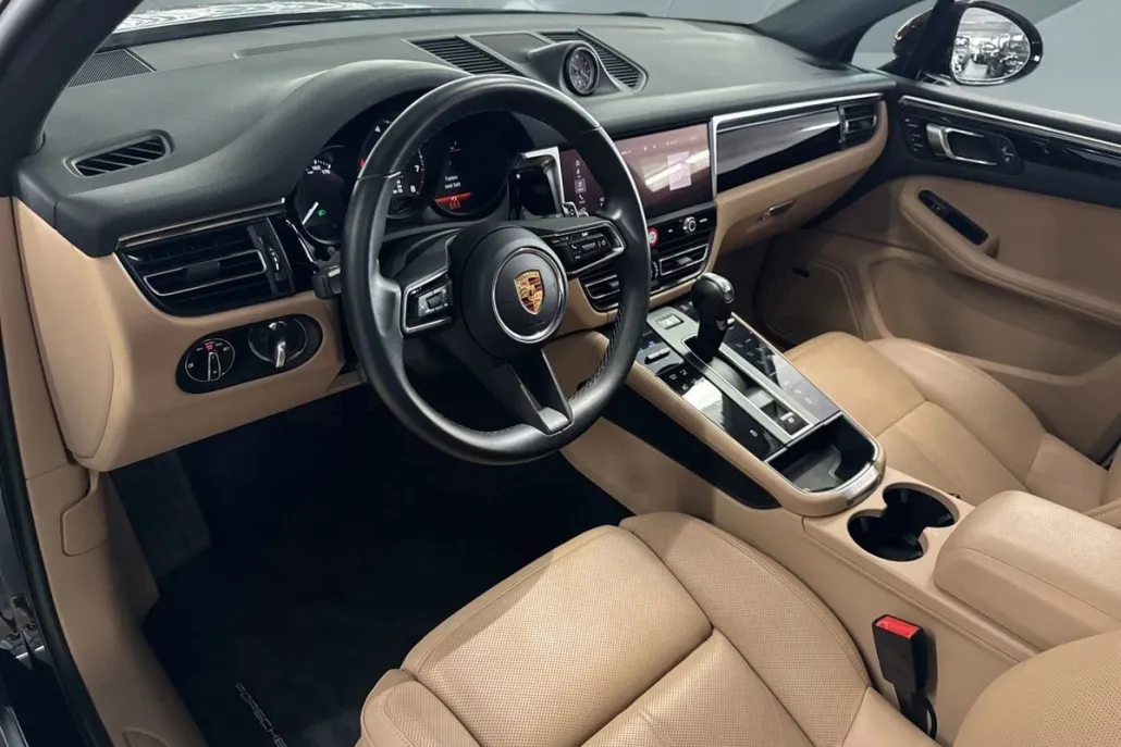 2024 Porsche Macan T photo 1