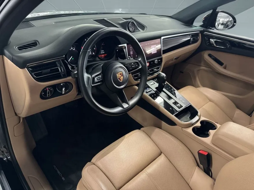 2024 Porsche Macan T photo 1
