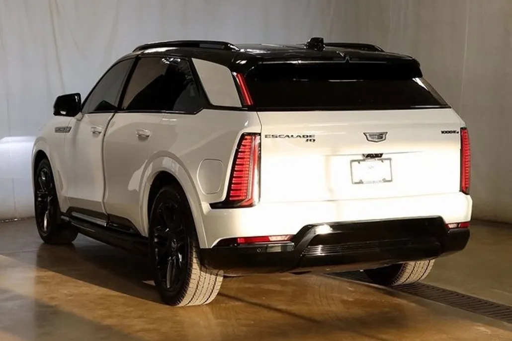 2025 Cadillac Escalade IQ Sport photo 1