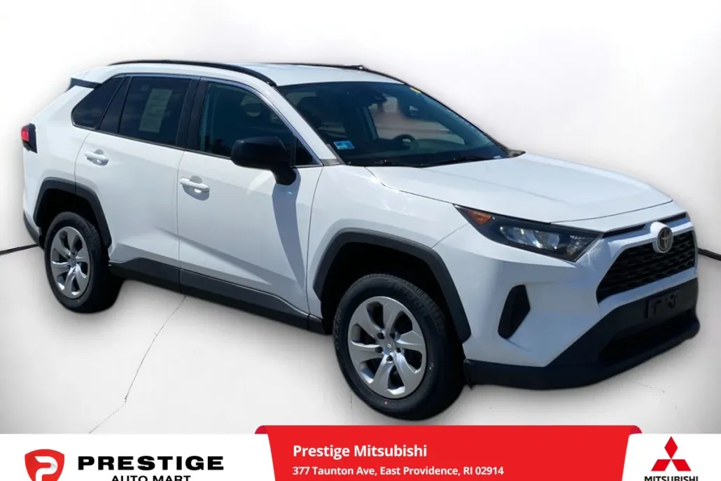 2020 Toyota RAV4 LE photo 1