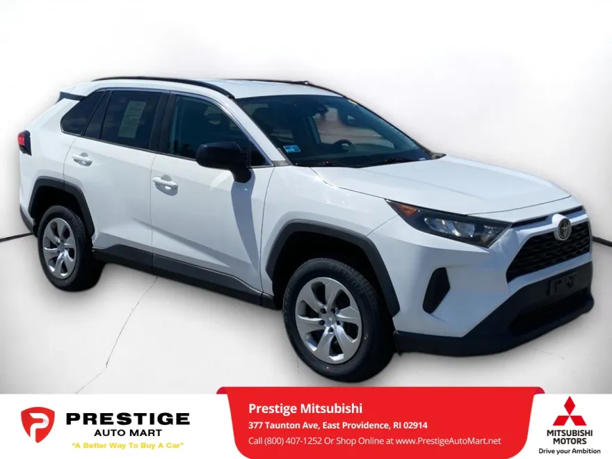 2020 Toyota RAV4 LE photo 1