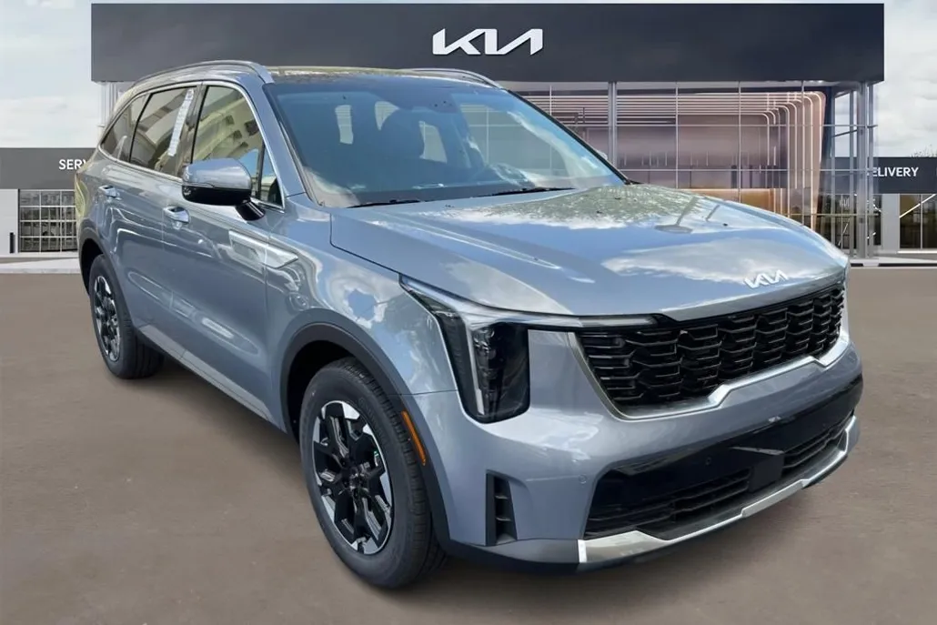 2025 Kia Sorento S photo 1