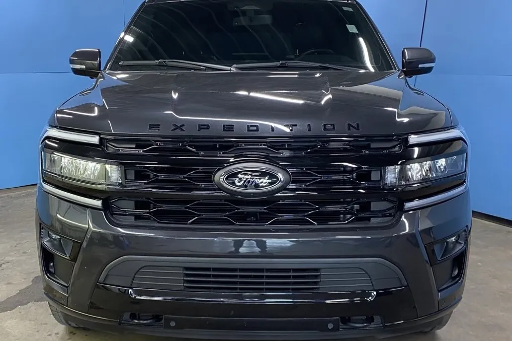 2022 Ford Expedition Limited photo 1