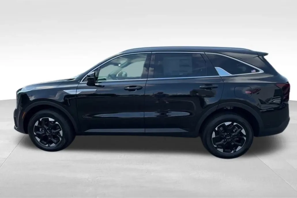 2025 Kia Sorento S photo 1