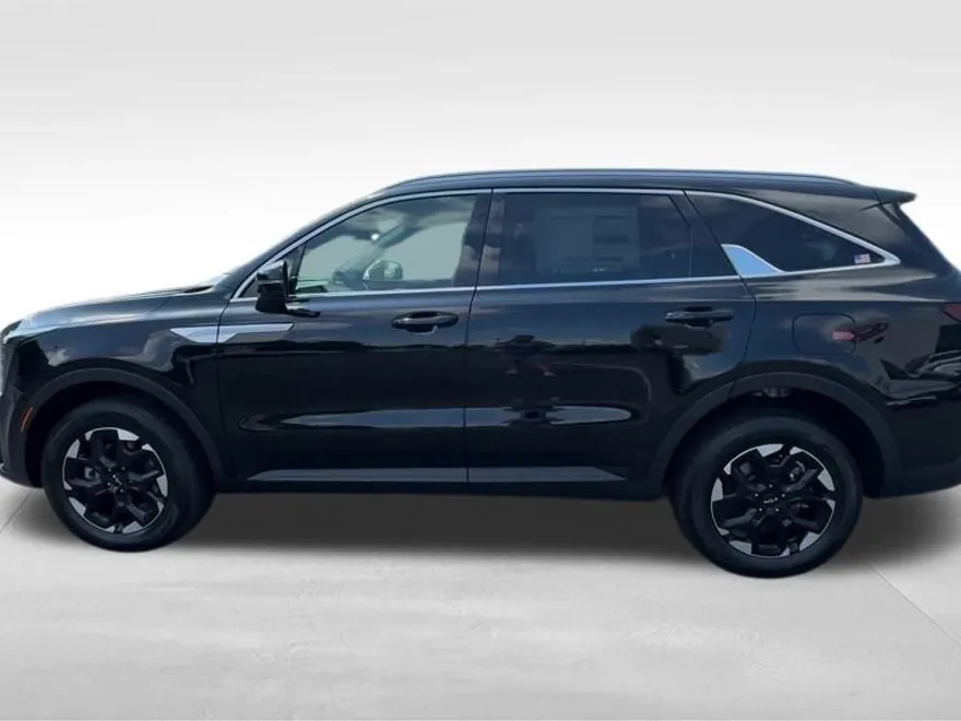 2025 Kia Sorento S photo 1
