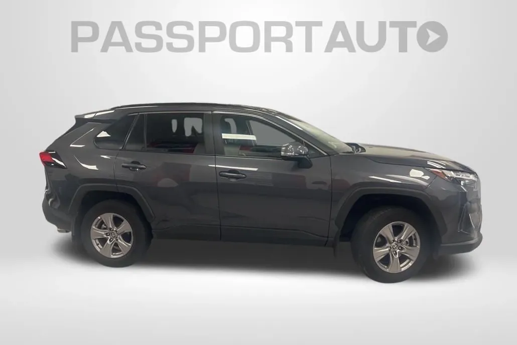 2025 Toyota RAV4 Hybrid XLE photo 1